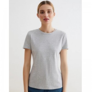 Fitted light gray T-shirt made of hypoallergenic