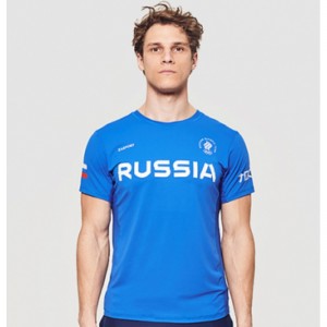 Training T-shirt made of moisture-wicking fabric